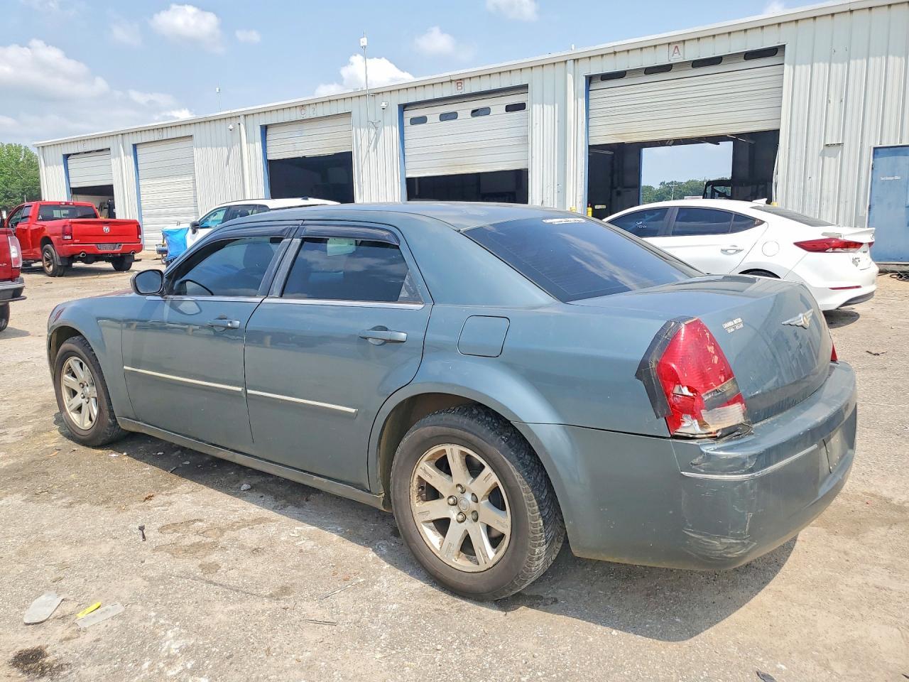 2006 Chrysler 300 Touring - Фото 2