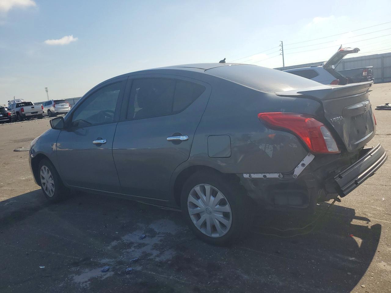 2017 Nissan Versa 1.6 Sv - Фото 2