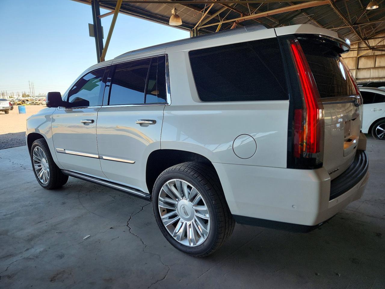 2018 Cadillac Escalade Platinum - Фото 2