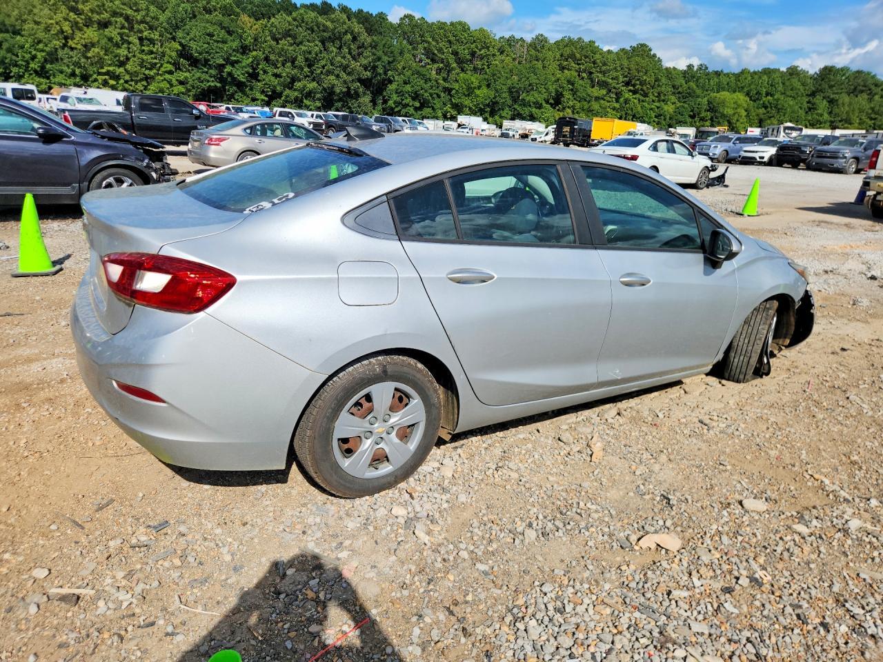 2018 Chevrolet Cruze Ls - Image 3