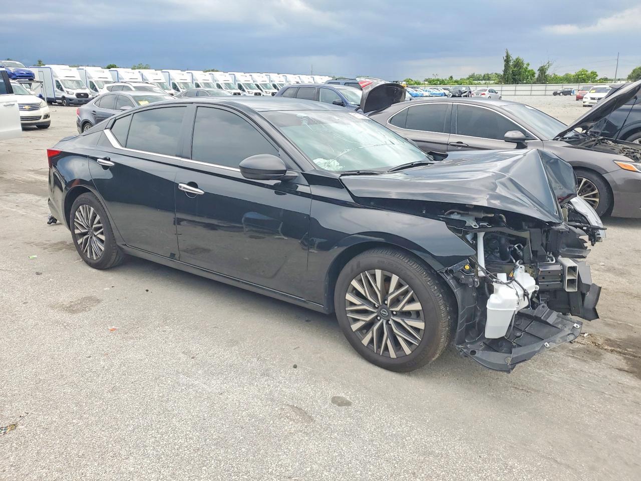 2025 Nissan Altima Sv - Image 4