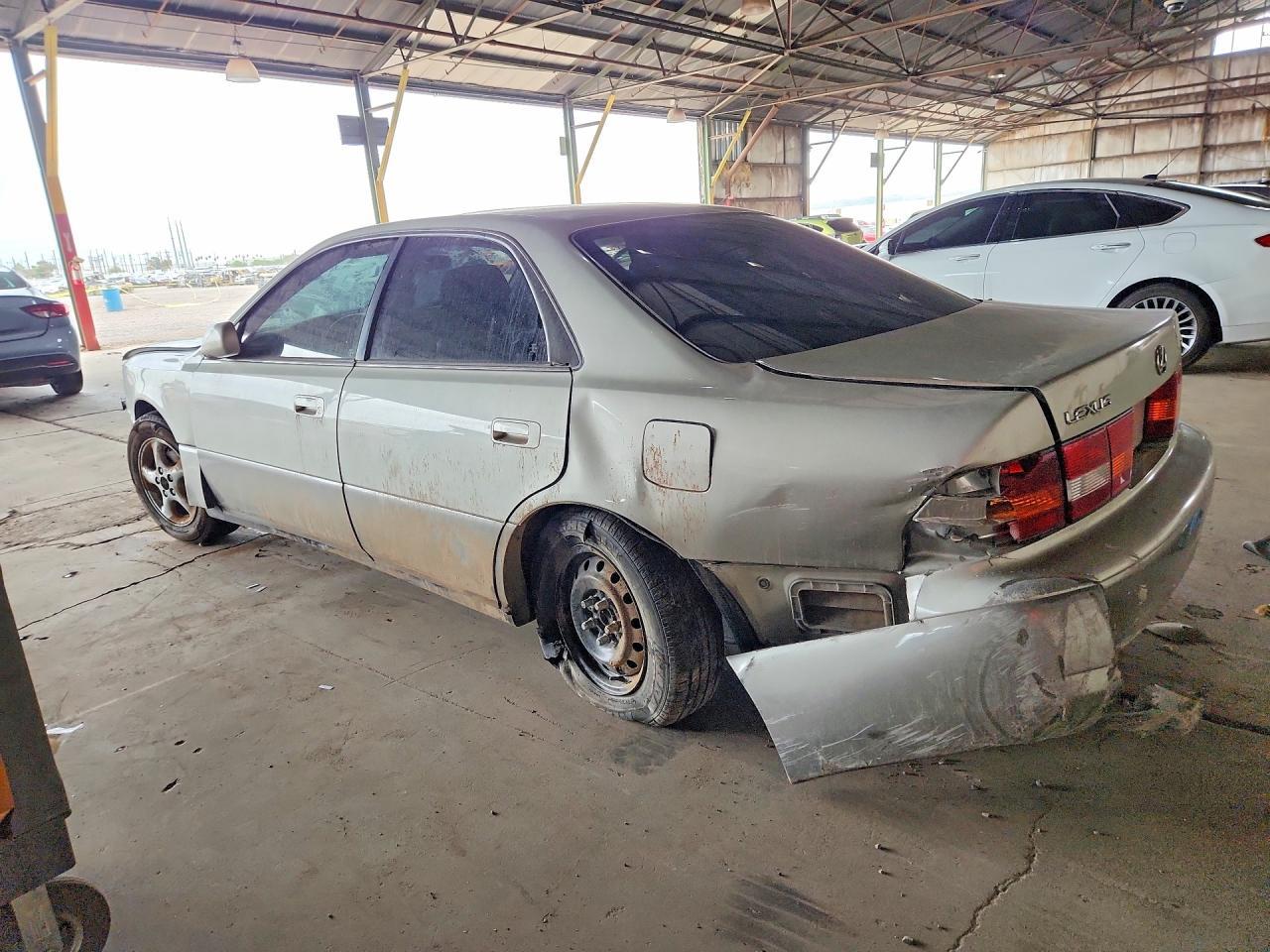 1998 Lexus Es 300 - Image 2