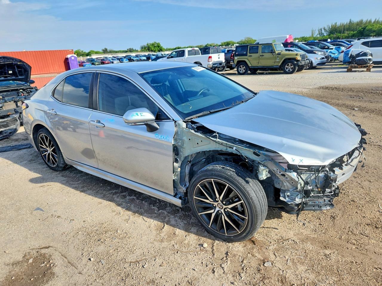 2023 Toyota Camry Se - Image 4