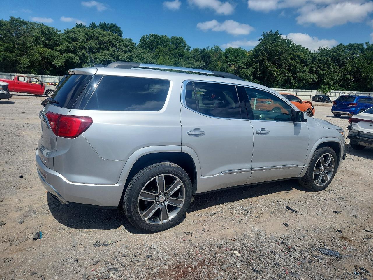 2017 GMC Acadia Denali - Image 3