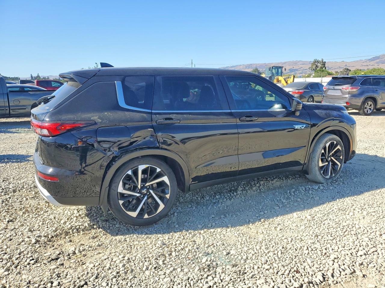 2023 Mitsubishi Outlander Se - Фото 3