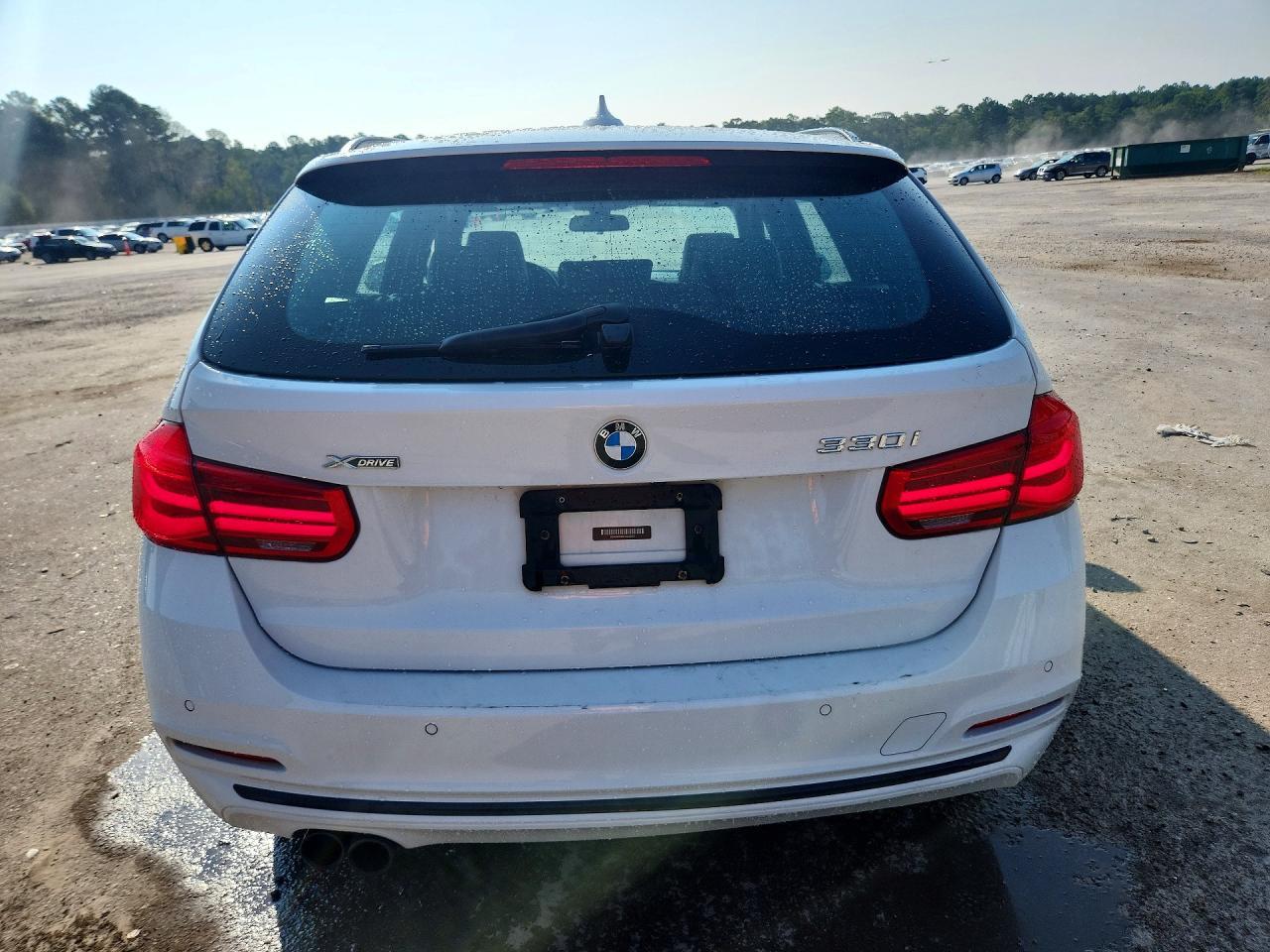 2017 BMW 330 Xi - Image 6