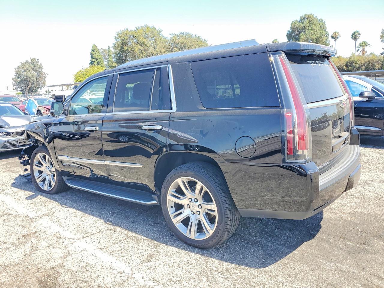 2020 Cadillac Escalade Premium Luxury - Image 2