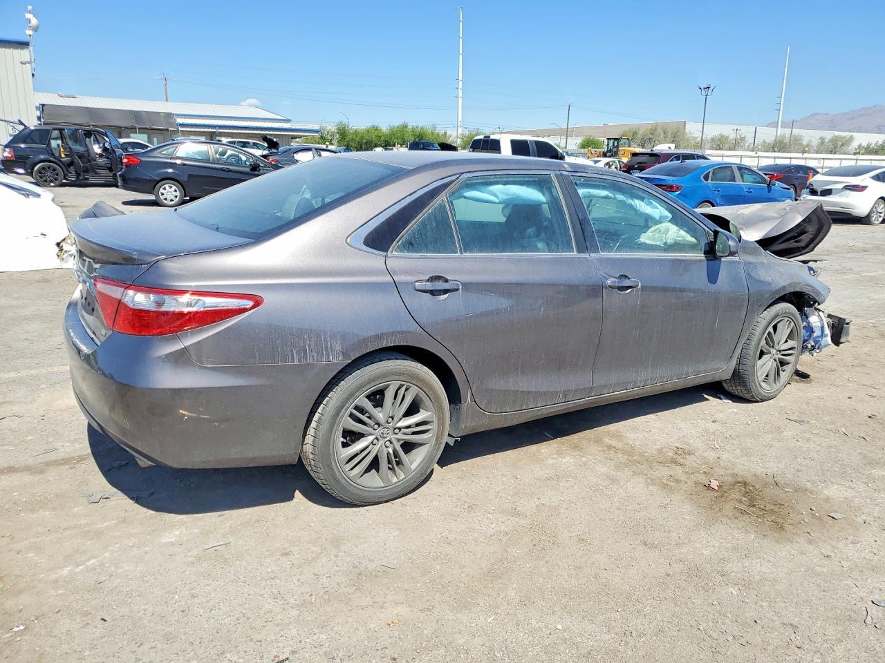 2016 Toyota Camry Se - Фото 3