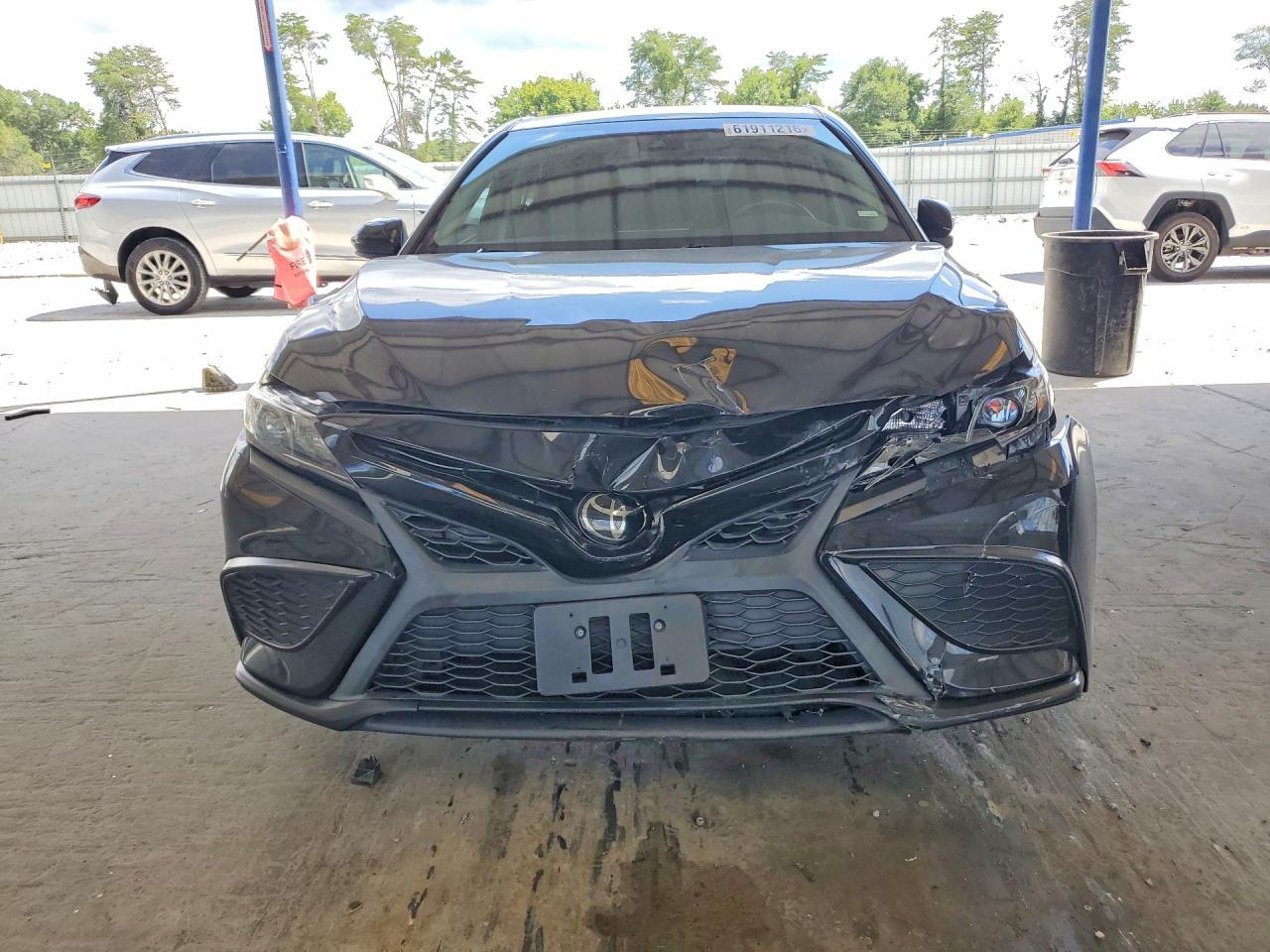 2021 Toyota Camry Se - Фото 5