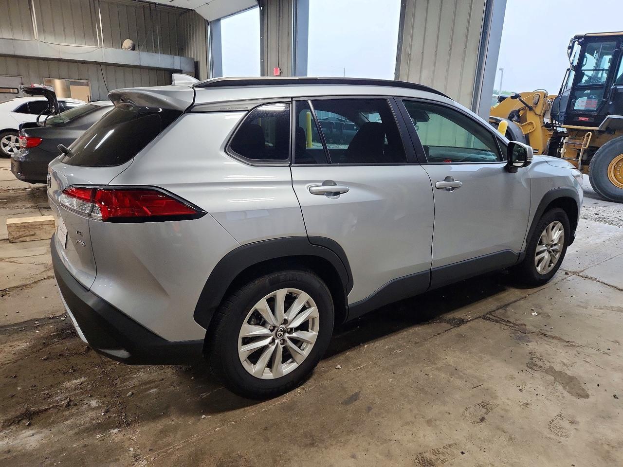 2024 Toyota Corolla Cross Le - Фото 3