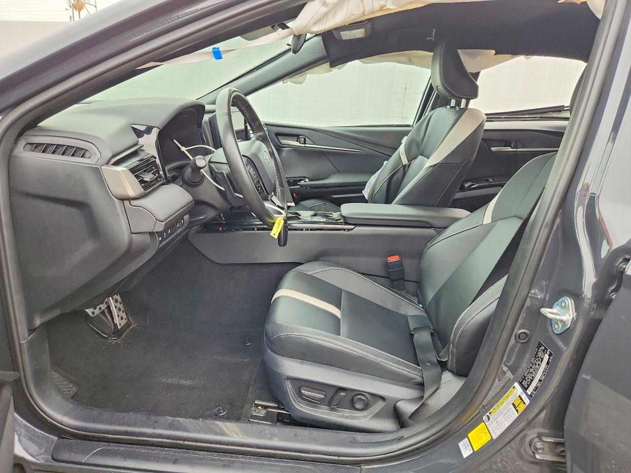 2025 Toyota Camry Se - Image 7