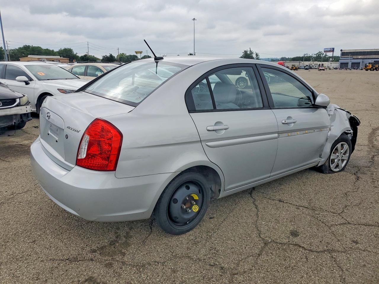 2010 Hyundai Accent Gls - Фото 3