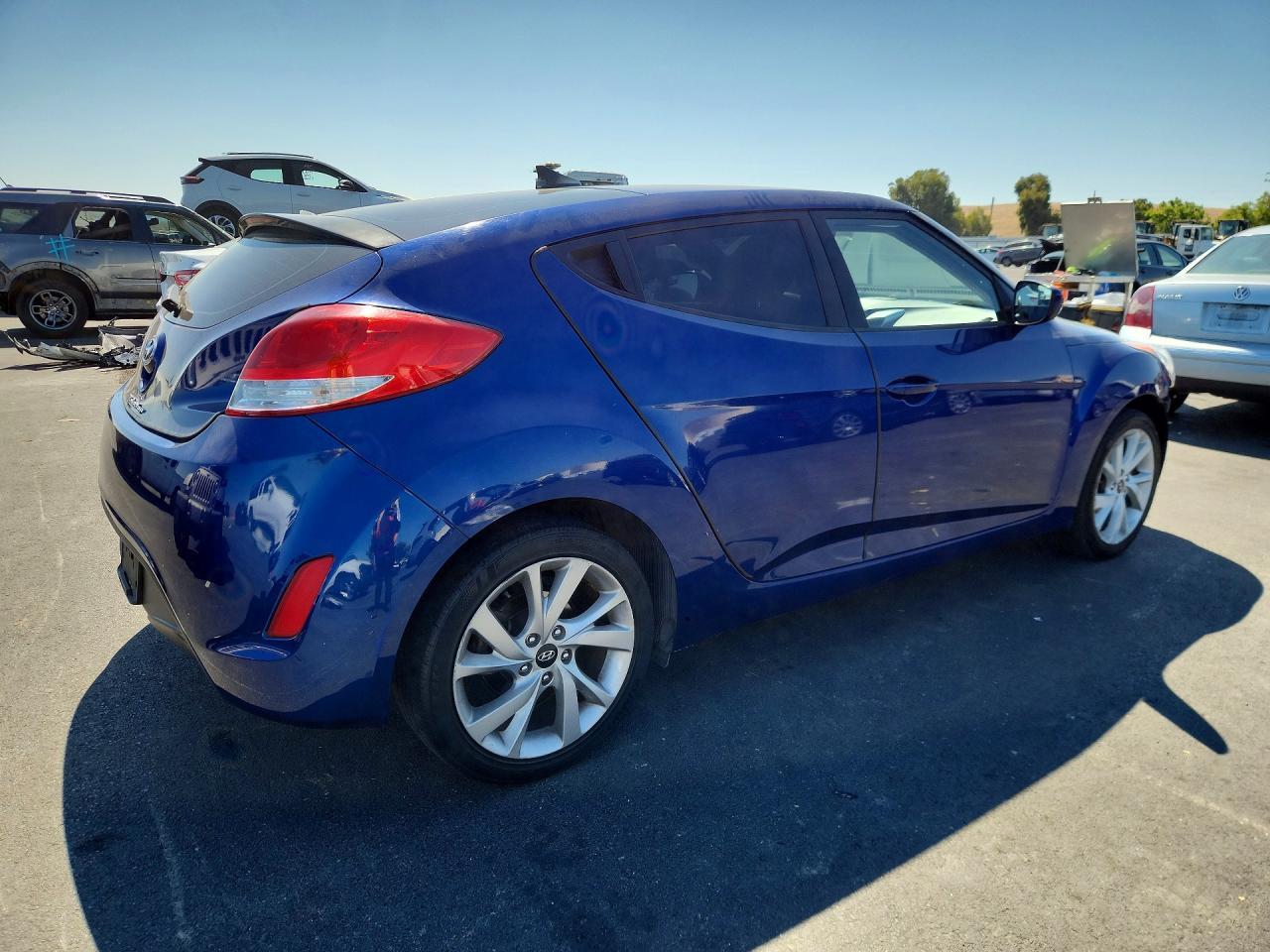 2016 Hyundai Veloster Base - Фото 3