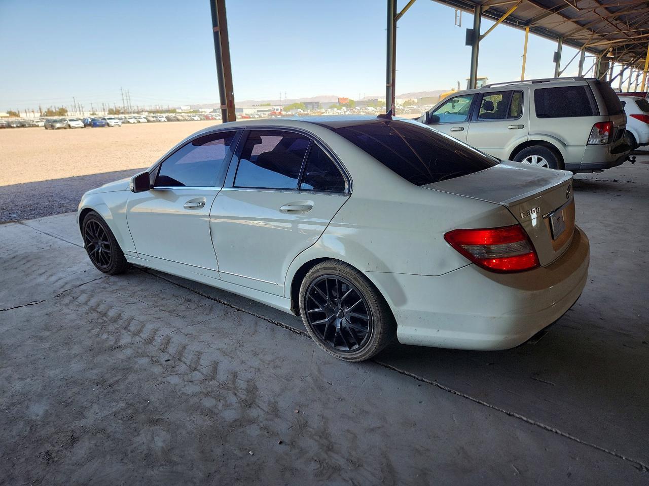 2011 Mercedes-Benz C 300 - Фото 2