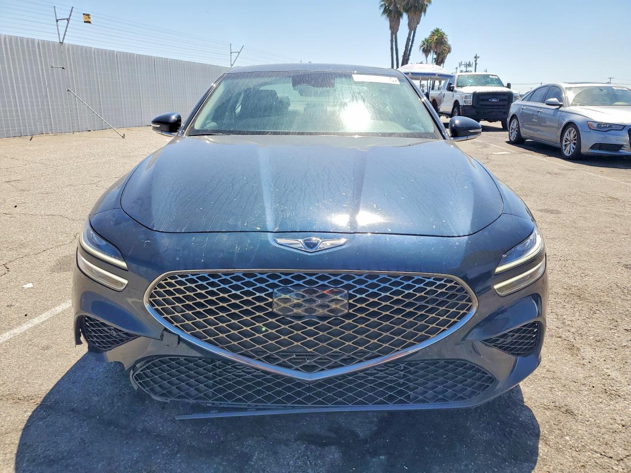 2022 Genesis G70 2.0T - Фото 5