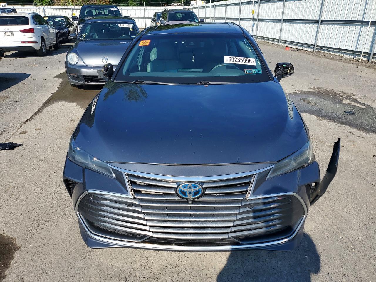 2019 Toyota Avalon Hybrid Limited - Image 5
