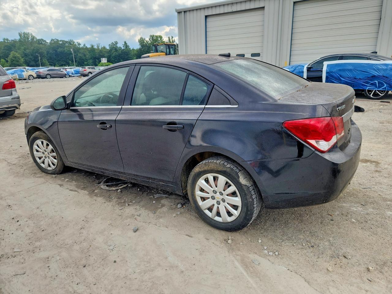 2011 Chevrolet Cruze Ls - Фото 2