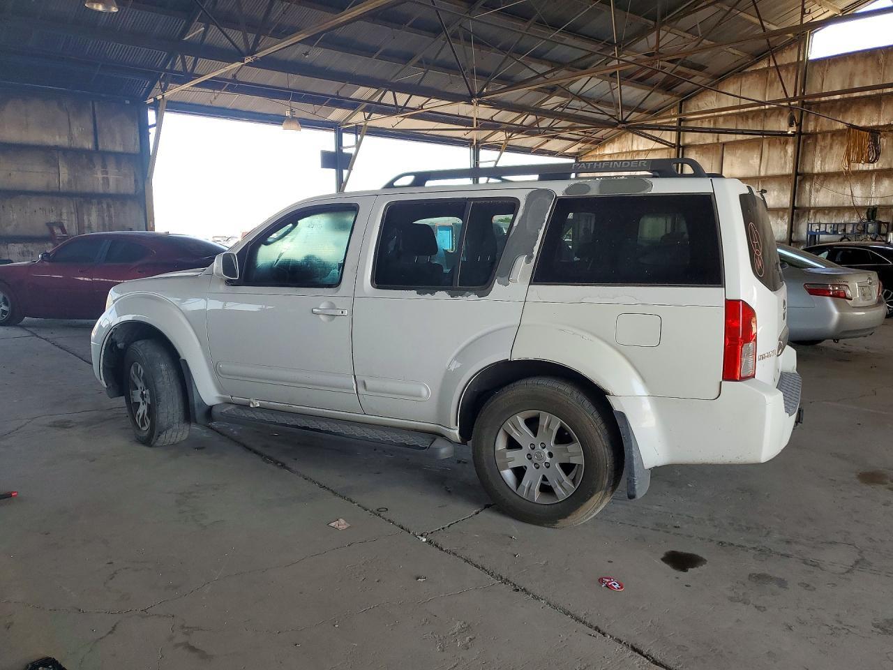 2005 Nissan Pathfinder Xe - Фото 2