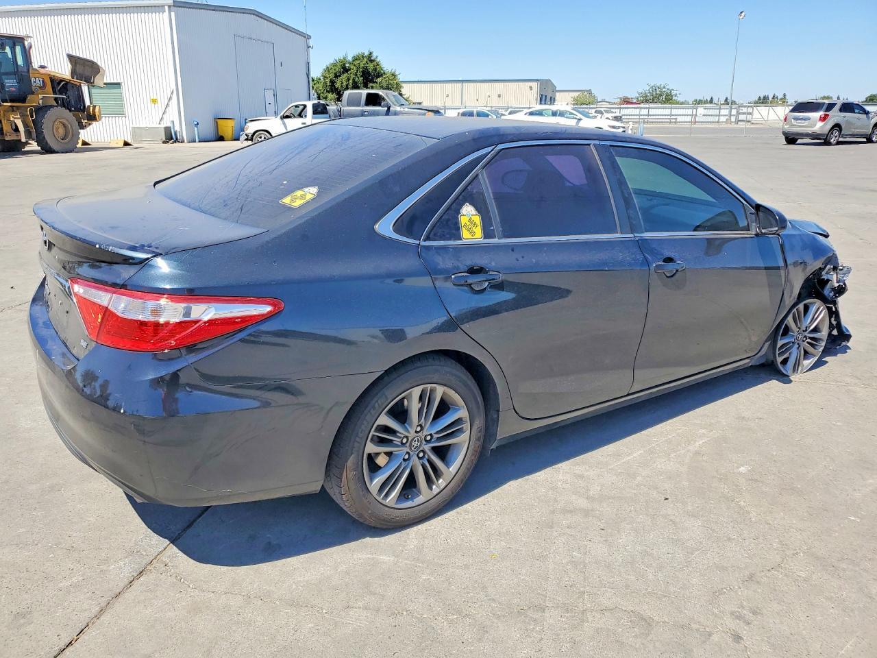 2017 Toyota Camry Se - Фото 3