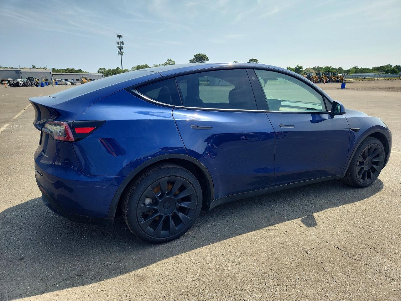 2022 Tesla Model Y - Фото 3