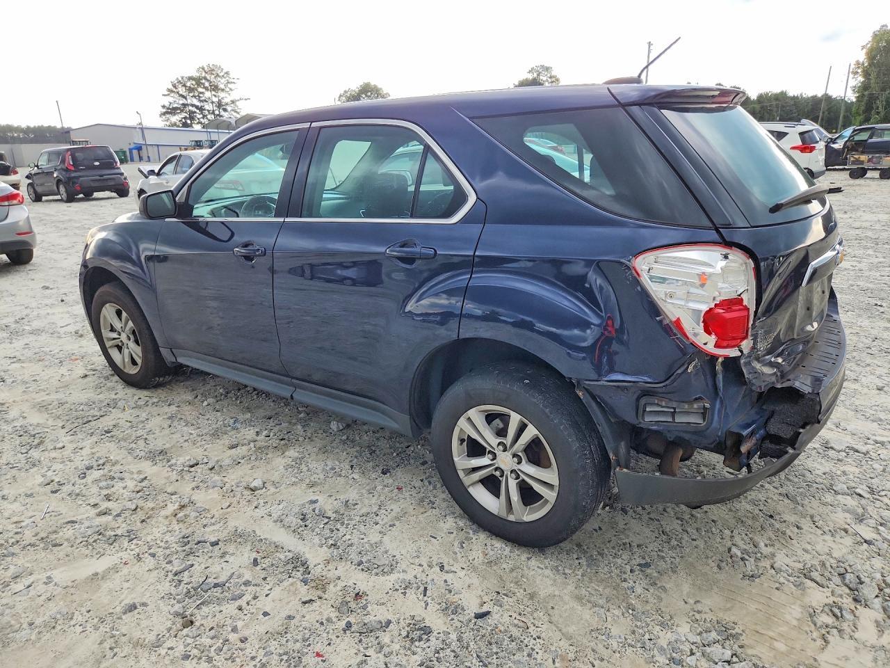 2016 Chevrolet Equinox Ls - Image 2