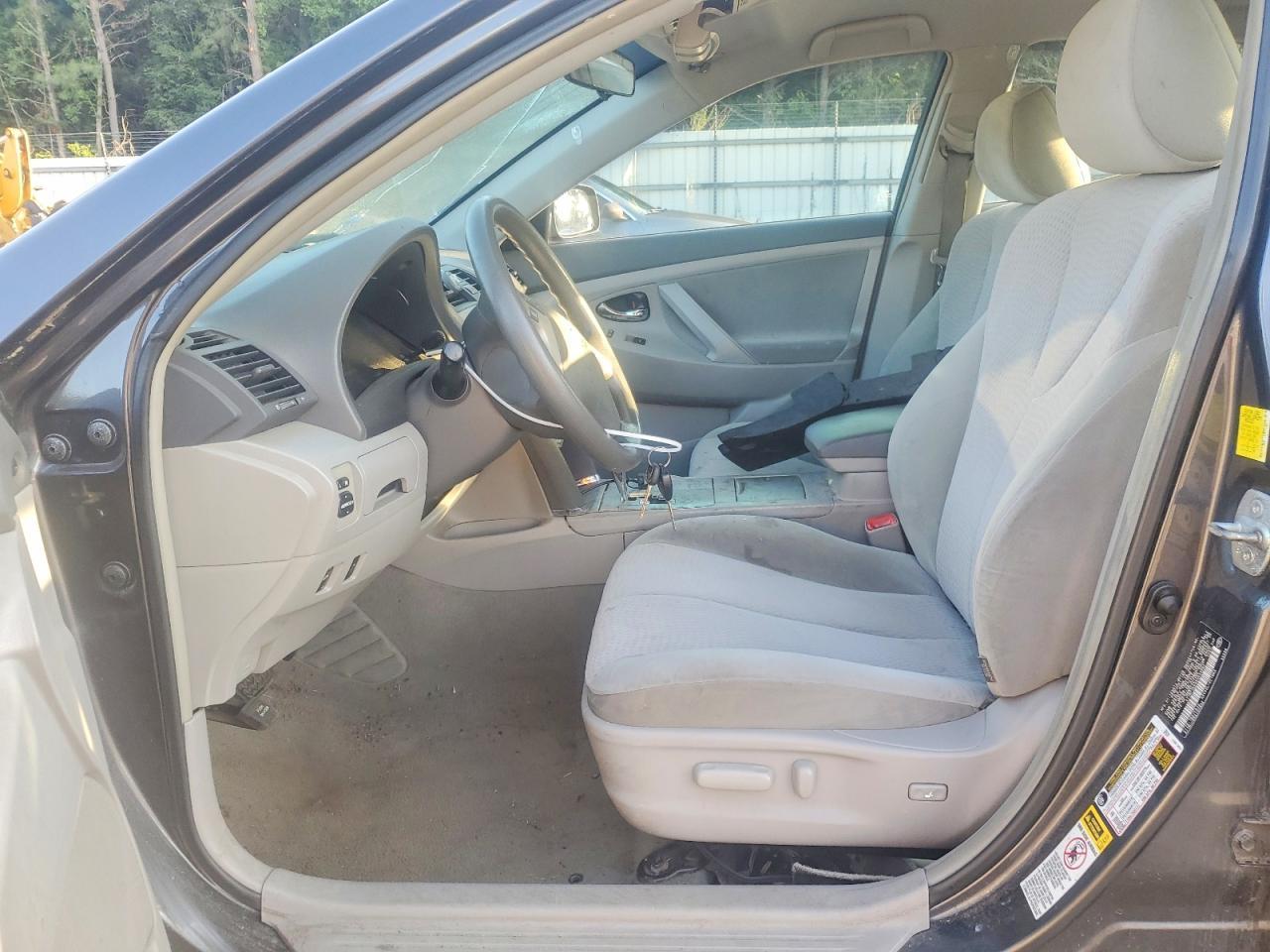 2011 Toyota Camry Le - Image 7