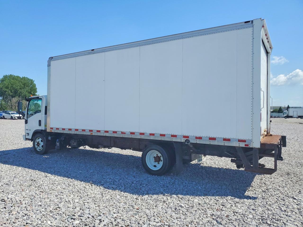 2015 Isuzu Nrr Box Truck - Image 2