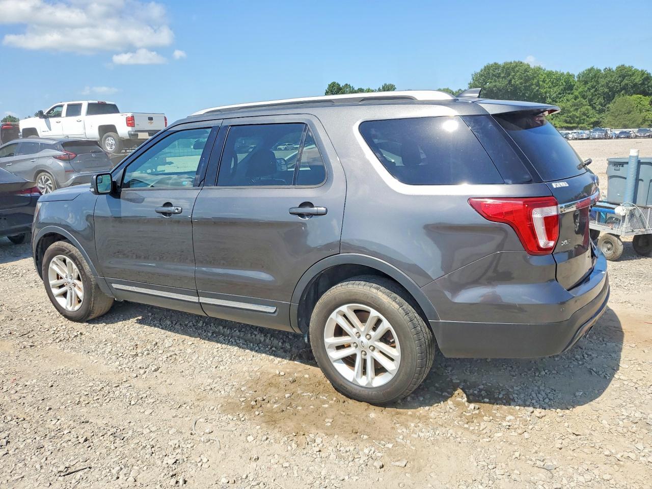 2017 Ford Explorer Xlt - Фото 2
