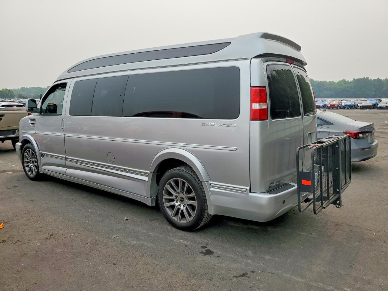 2018 Chevrolet Express G2 - Фото 2