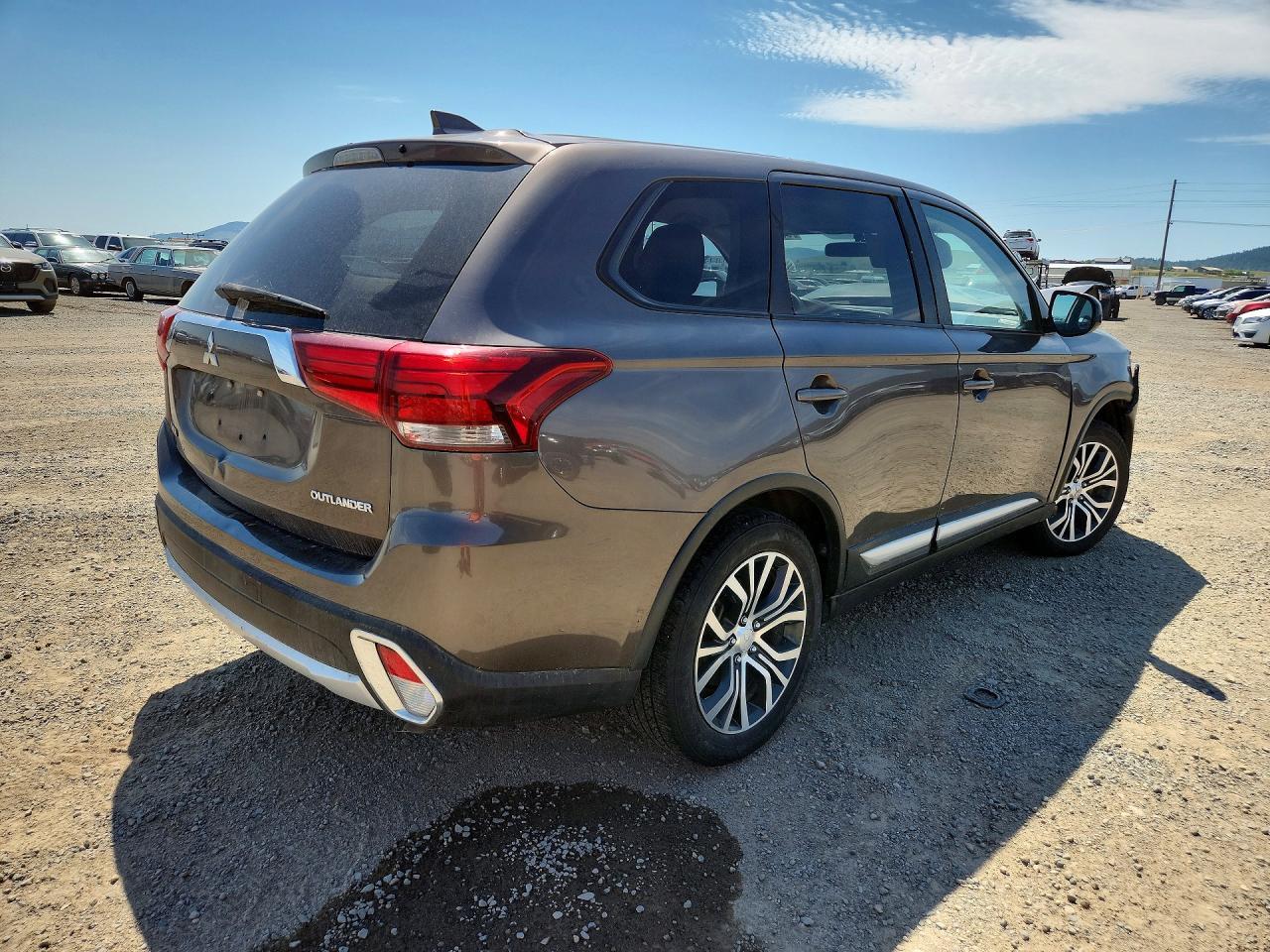 2018 Mitsubishi Outlander Es - Image 3