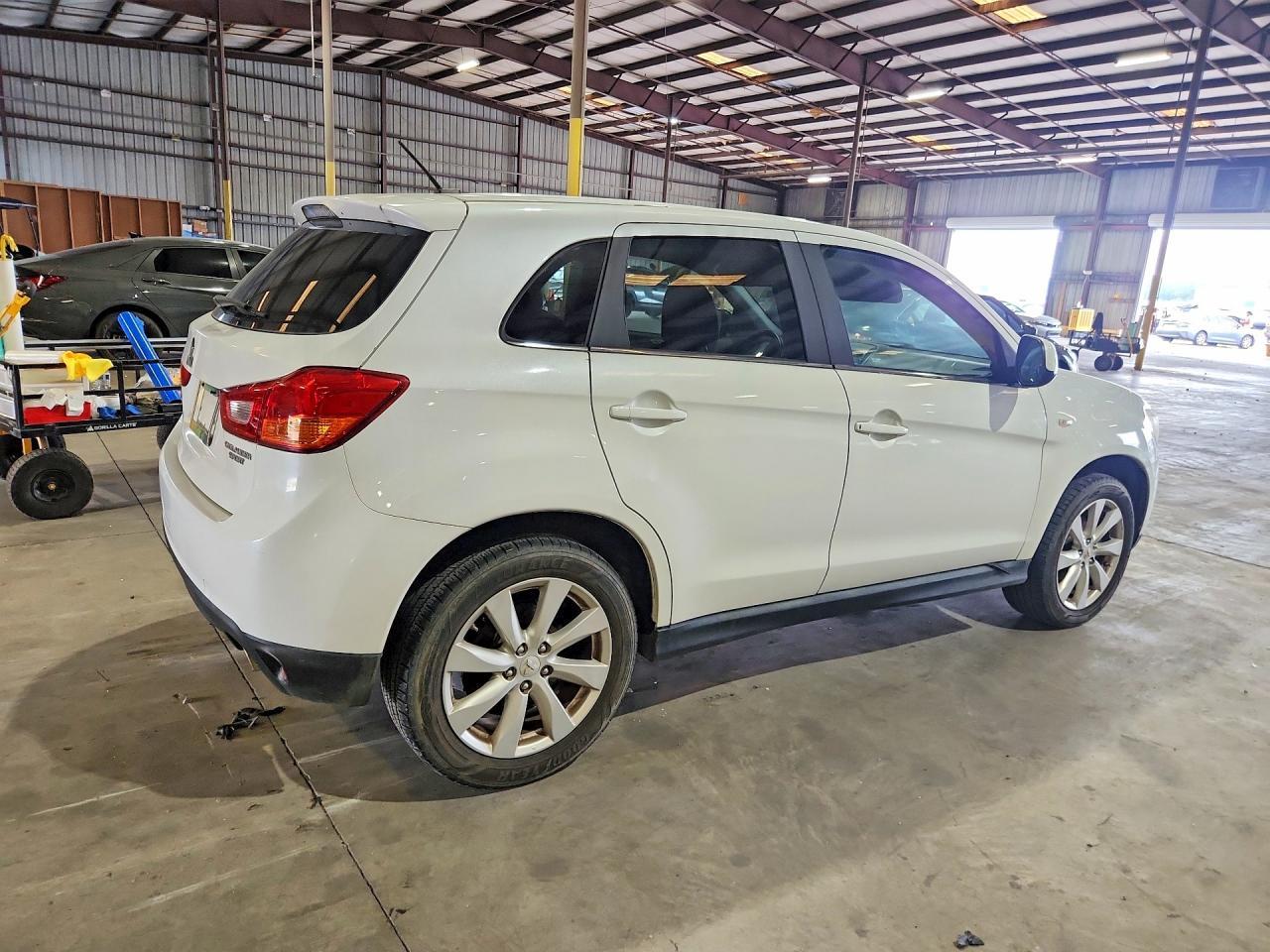 2014 Mitsubishi Outlander Sport Se - Image 3