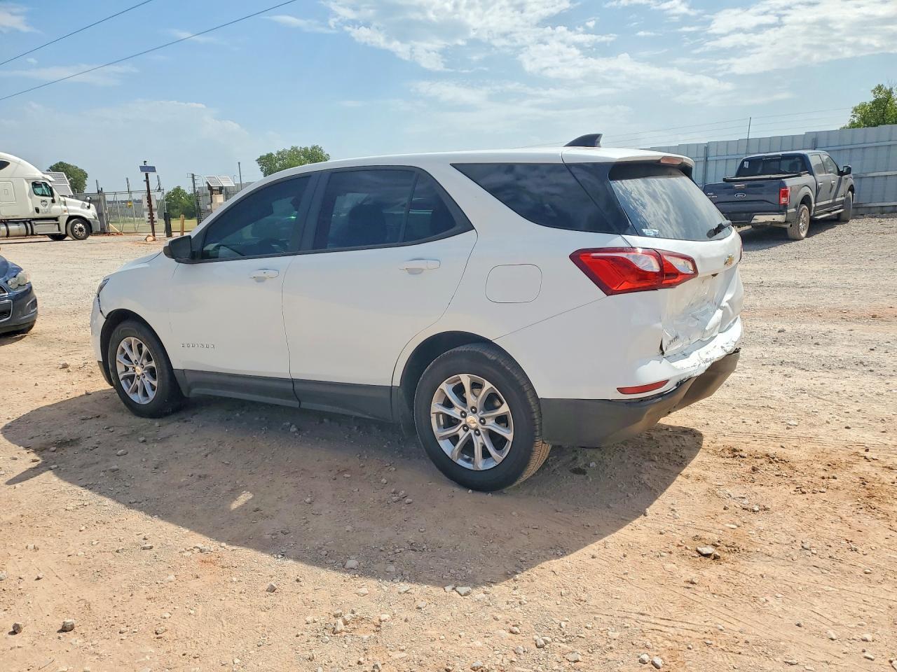 2020 Chevrolet Equinox Ls - Image 3