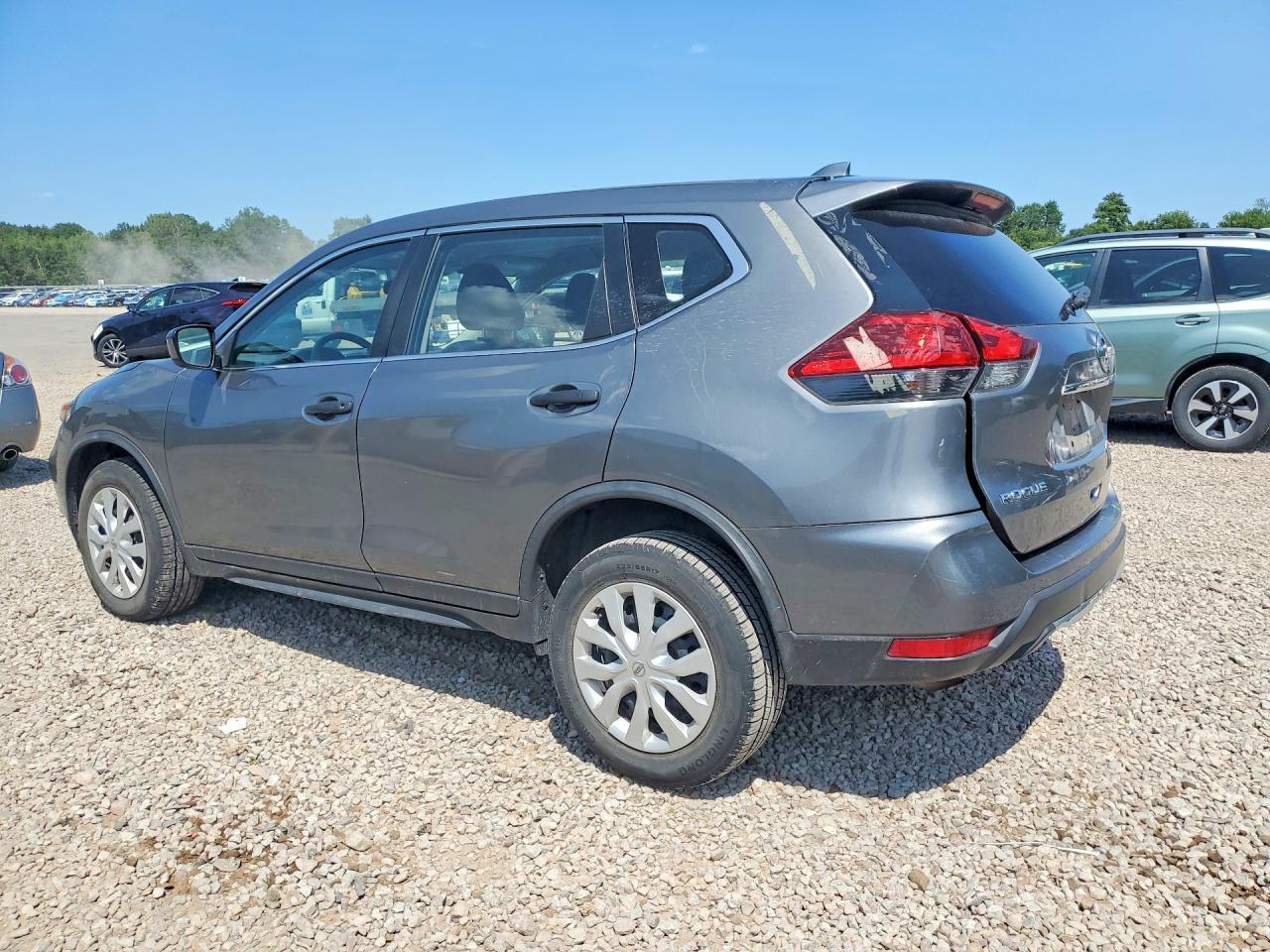 2017 Nissan Rogue S - Фото 2