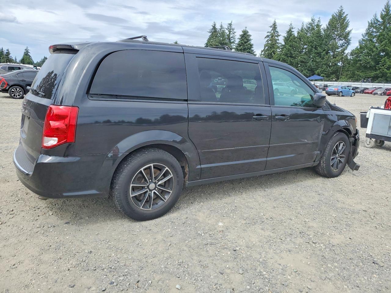 2017 Dodge Grand Caravan Gt - Image 3