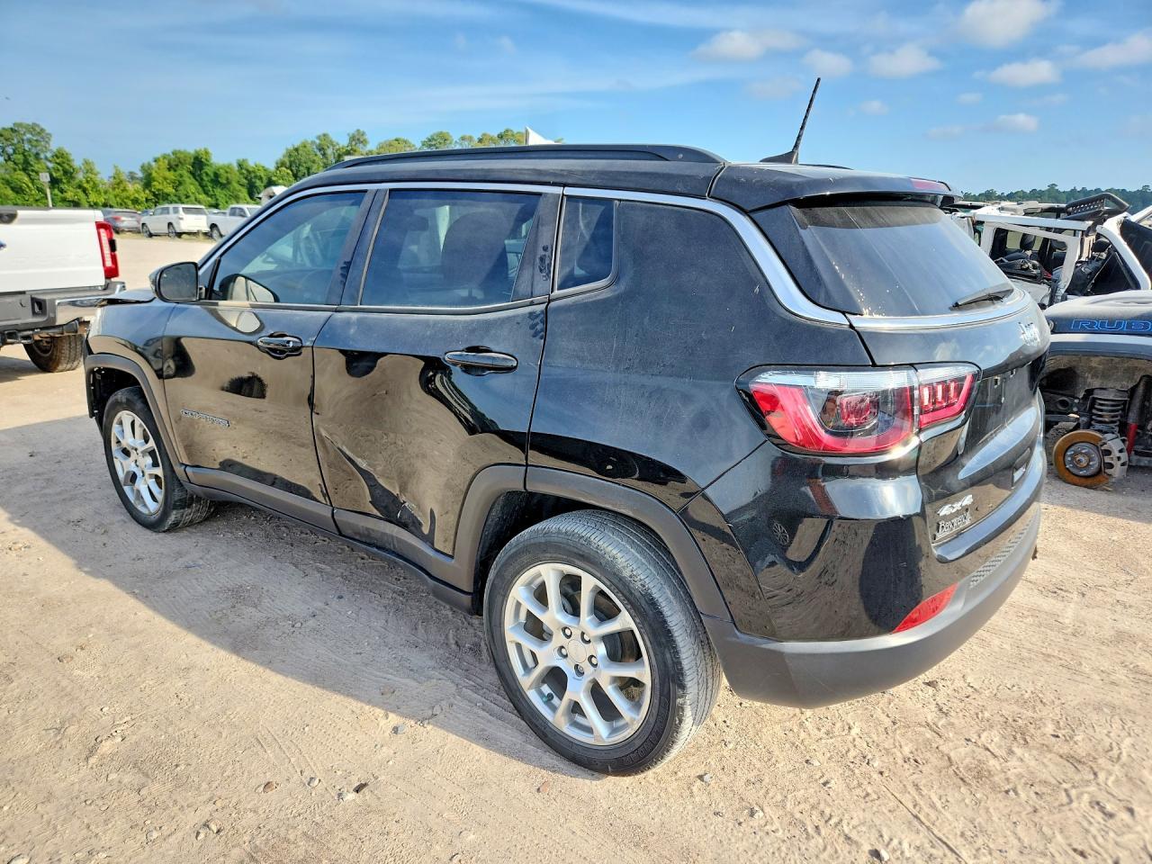 2024 Jeep Compass Latitude Lux - Image 2