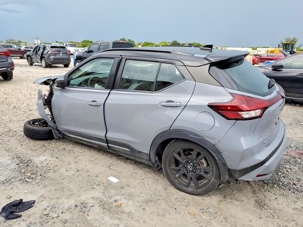 2023 Nissan Kicks Sr - Фото 2