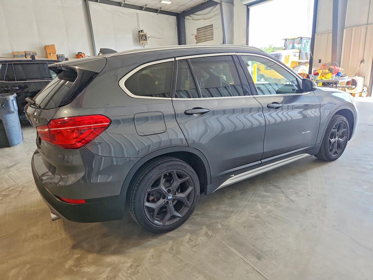 2016 BMW X1 xDrive28I - Фото 3