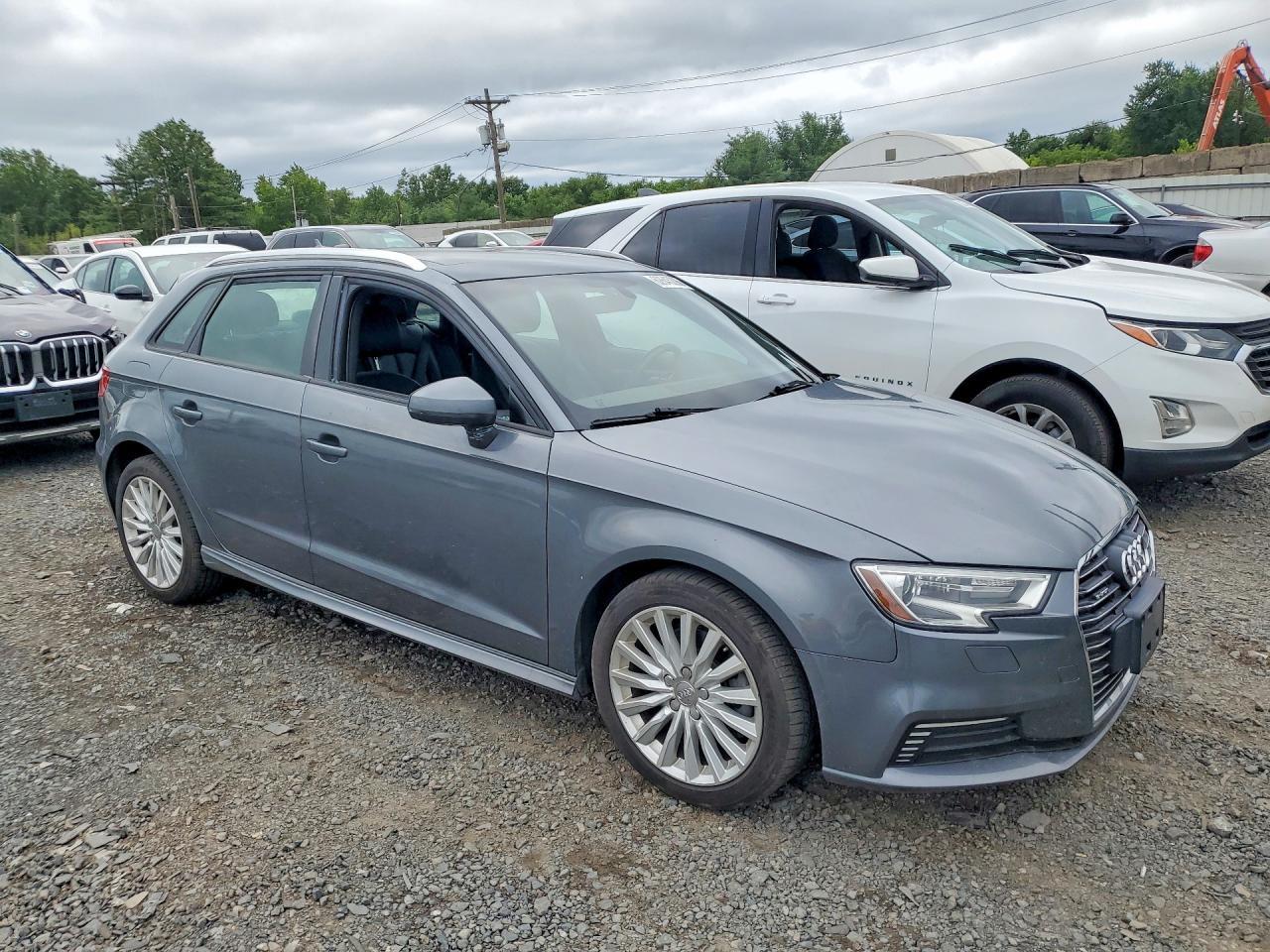 2017 Audi A3 E-Tron Premium - Image 4