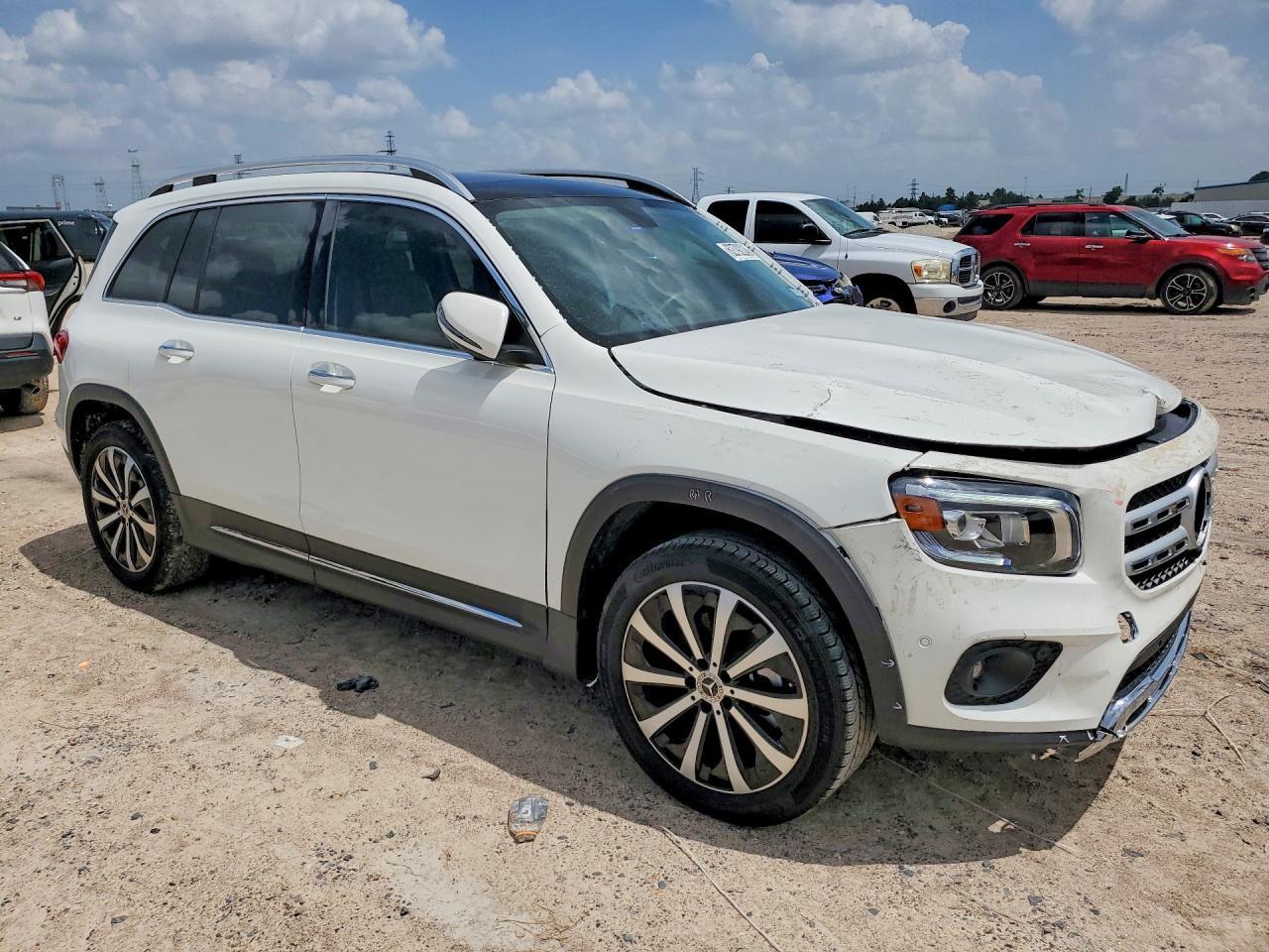 2023 Mercedes-Benz Glb 250 - Image 4
