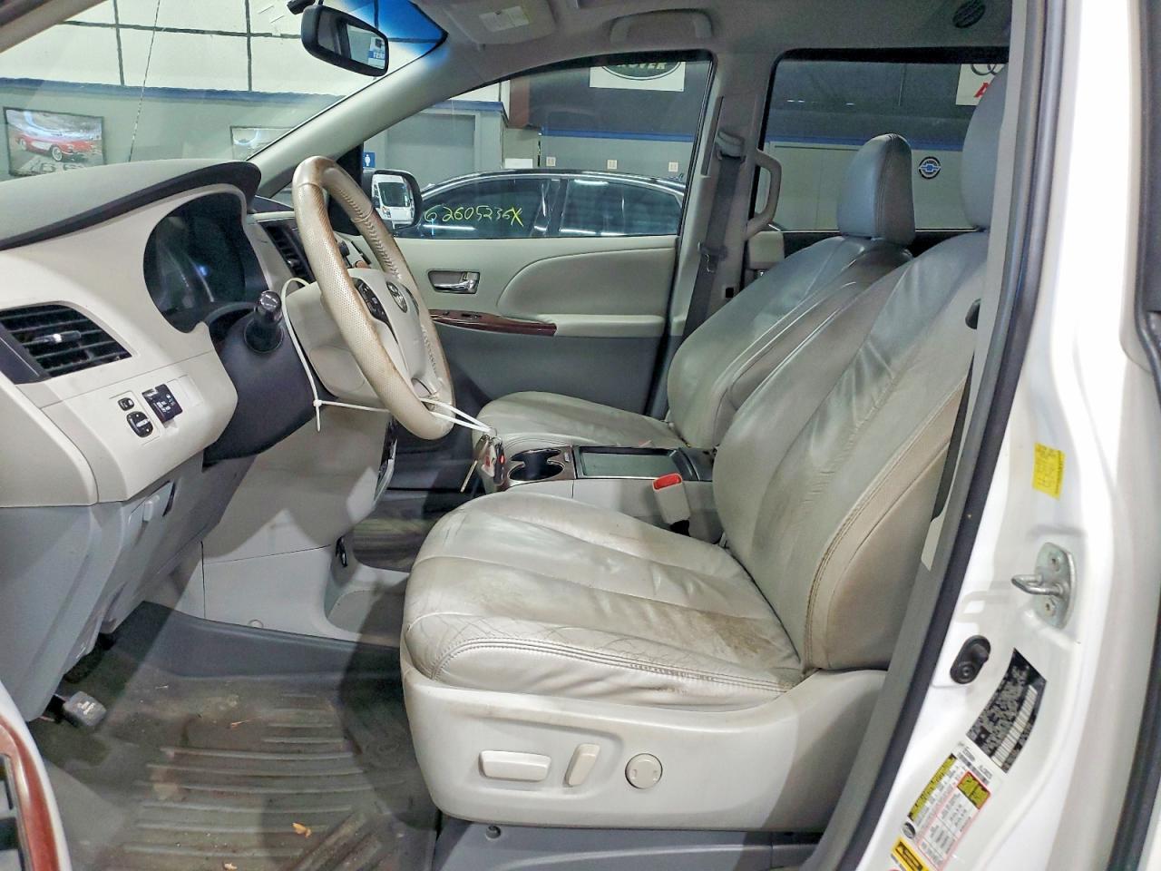 2011 Toyota Sienna Xle 7-Passenger - Фото 7