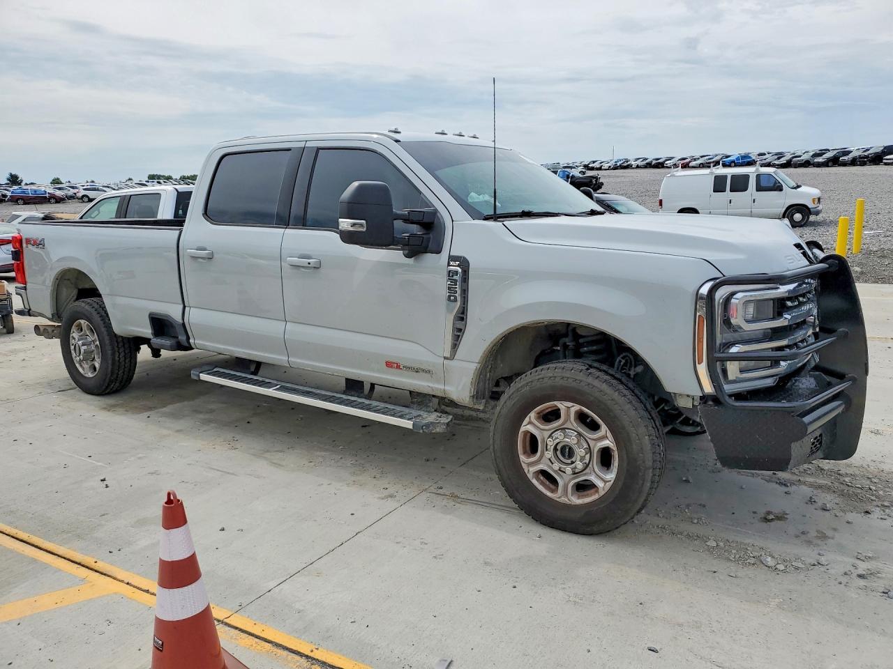 2026 Ford F350 Super Duty - Фото 4