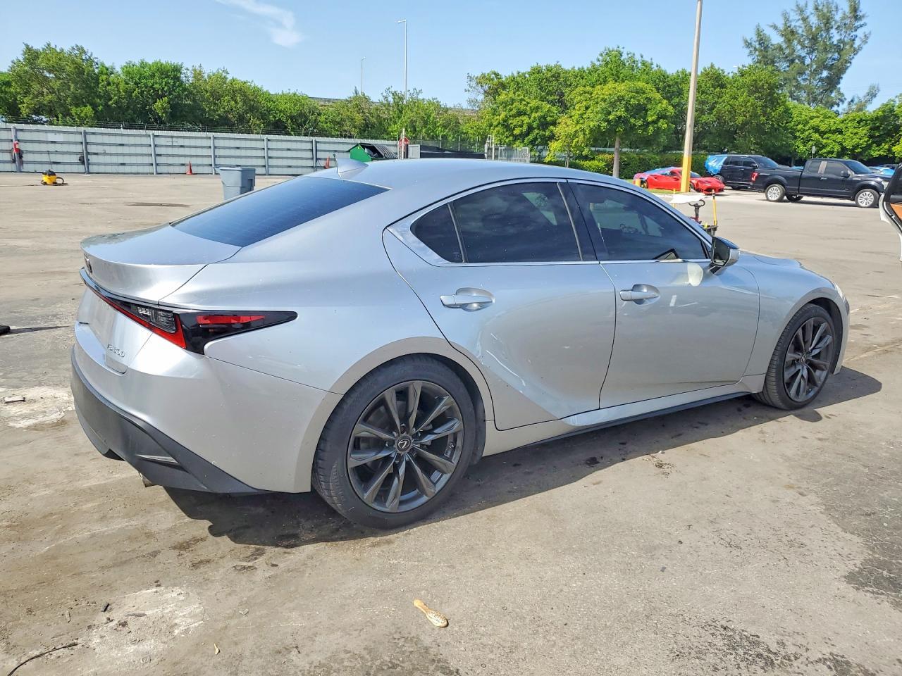 2021 Lexus Is 300 - Image 3