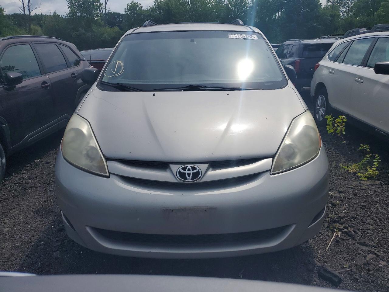 2010 Toyota Sienna Le - Image 5