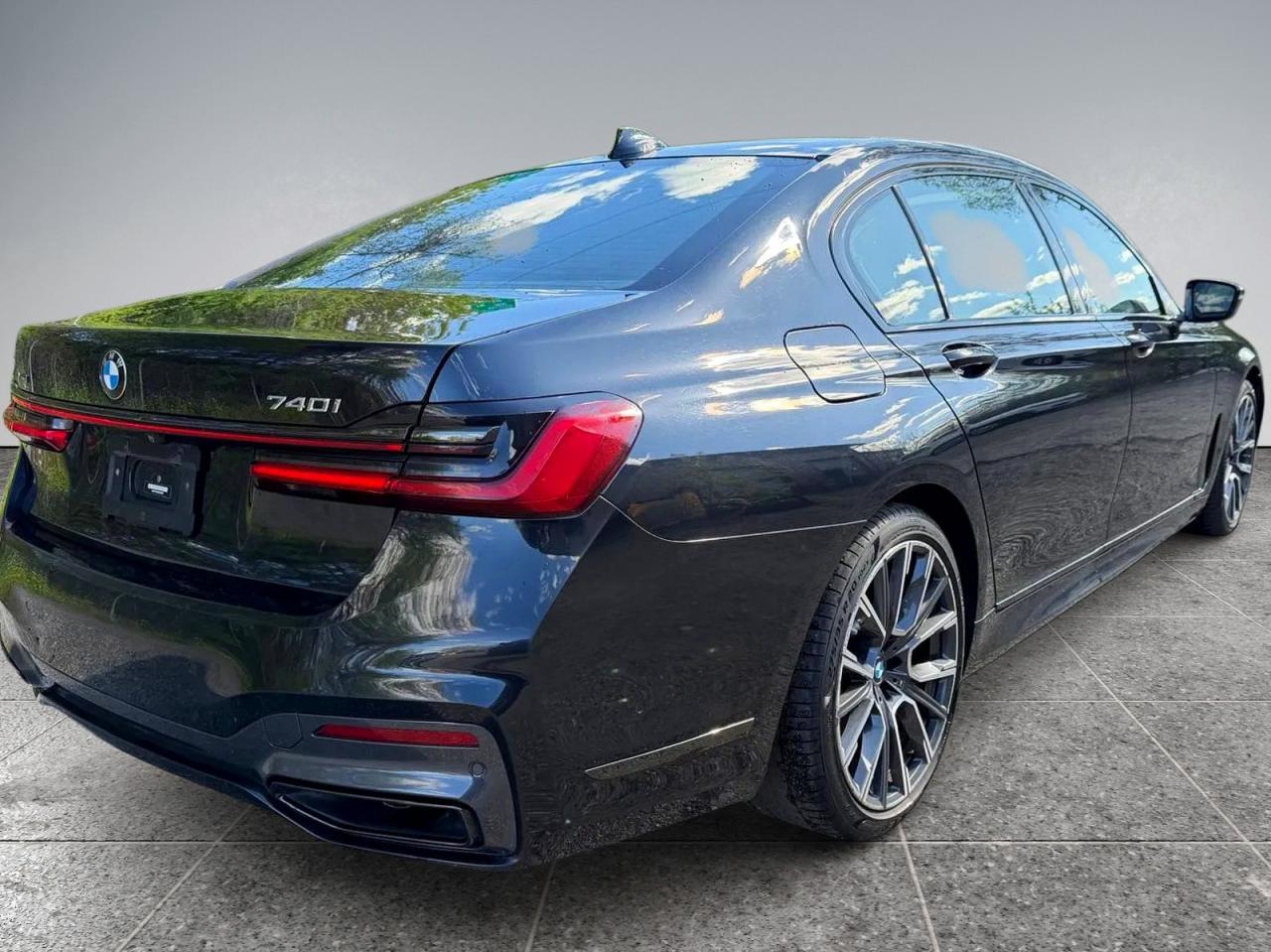 2022 BMW 740 Xi - Image 4