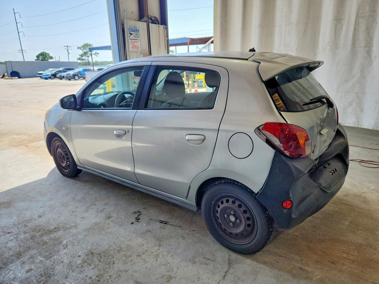 2015 Mitsubishi Mirage De - Фото 2