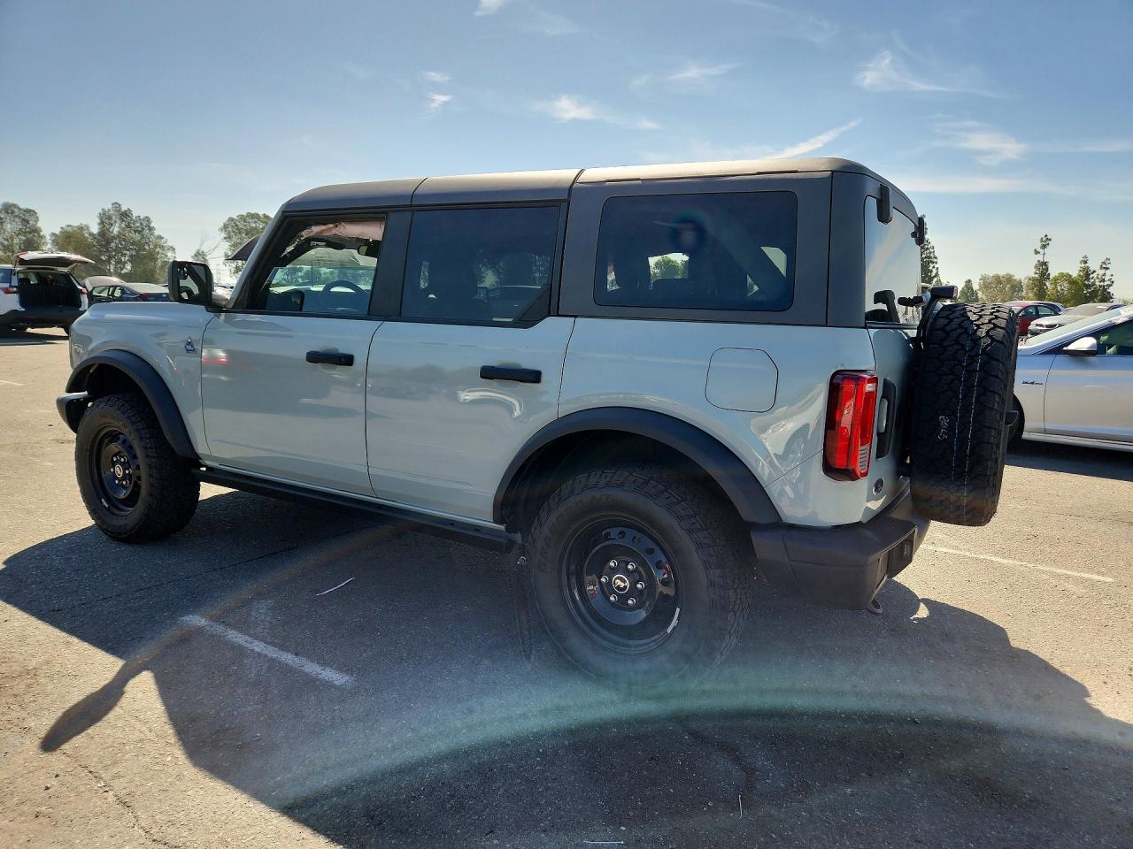 2023 Ford Bronco Base - Фото 2
