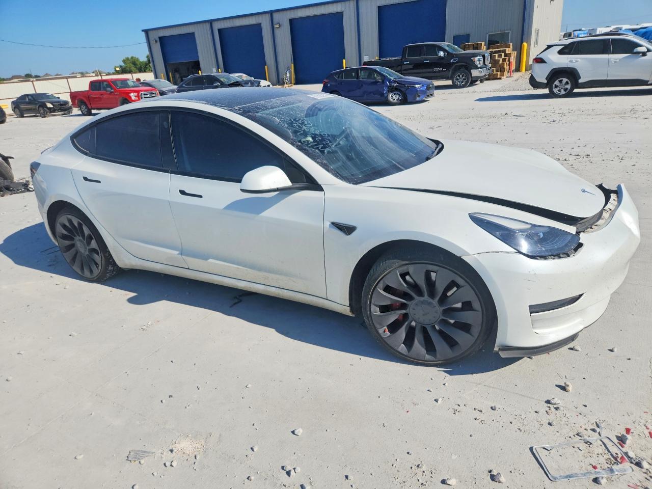 2023 Tesla Model 3 - Фото 4