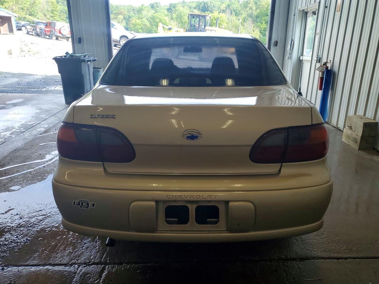 2005 Chevrolet Classic - Image 6
