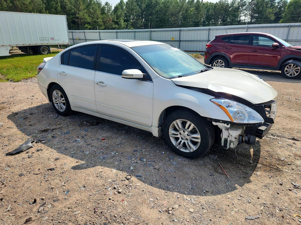 2010 Niss Altima - Image 4