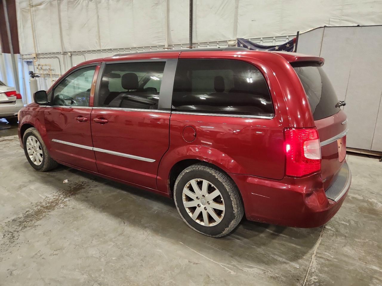 2015 Chrysler Town & Country Touring - Фото 2